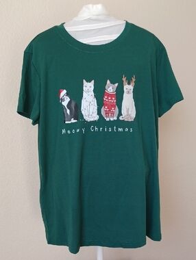 3/$25 SALE Meowy Christmas Kitty Cat Tshirt Dark Green Large NWOT